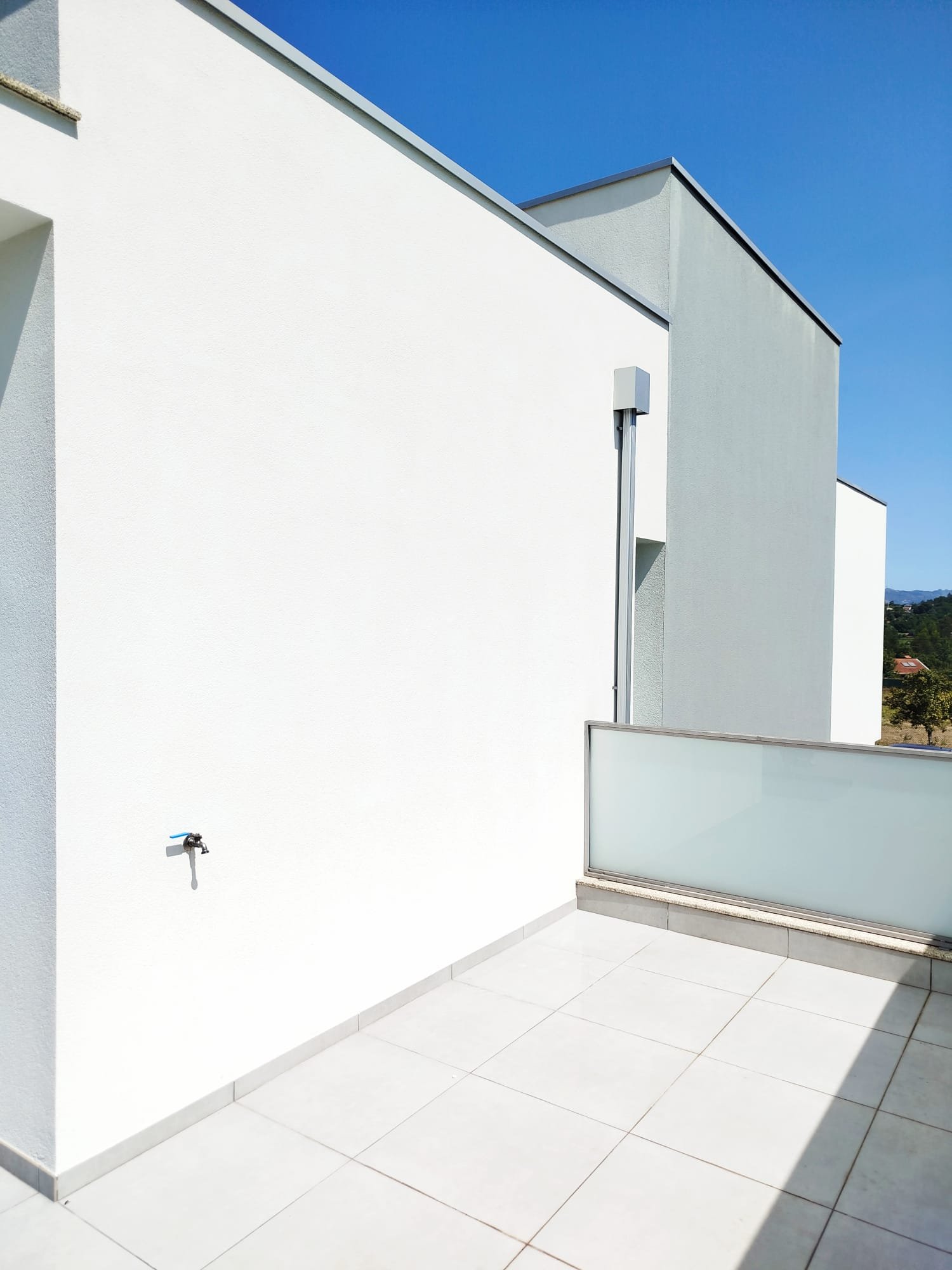 Parede em capoto do terraço em Braga depois do SoftWash