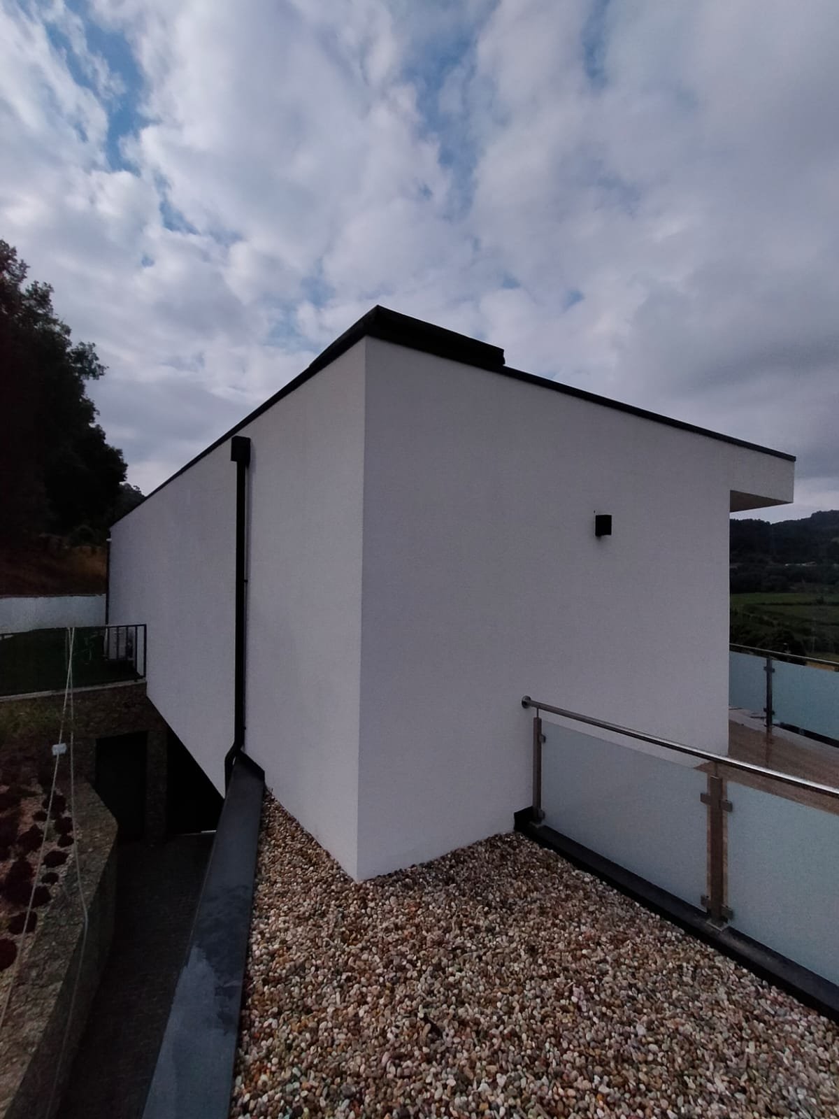 Parede em capoto vista da cobertura em Guimarães depois da lavagem