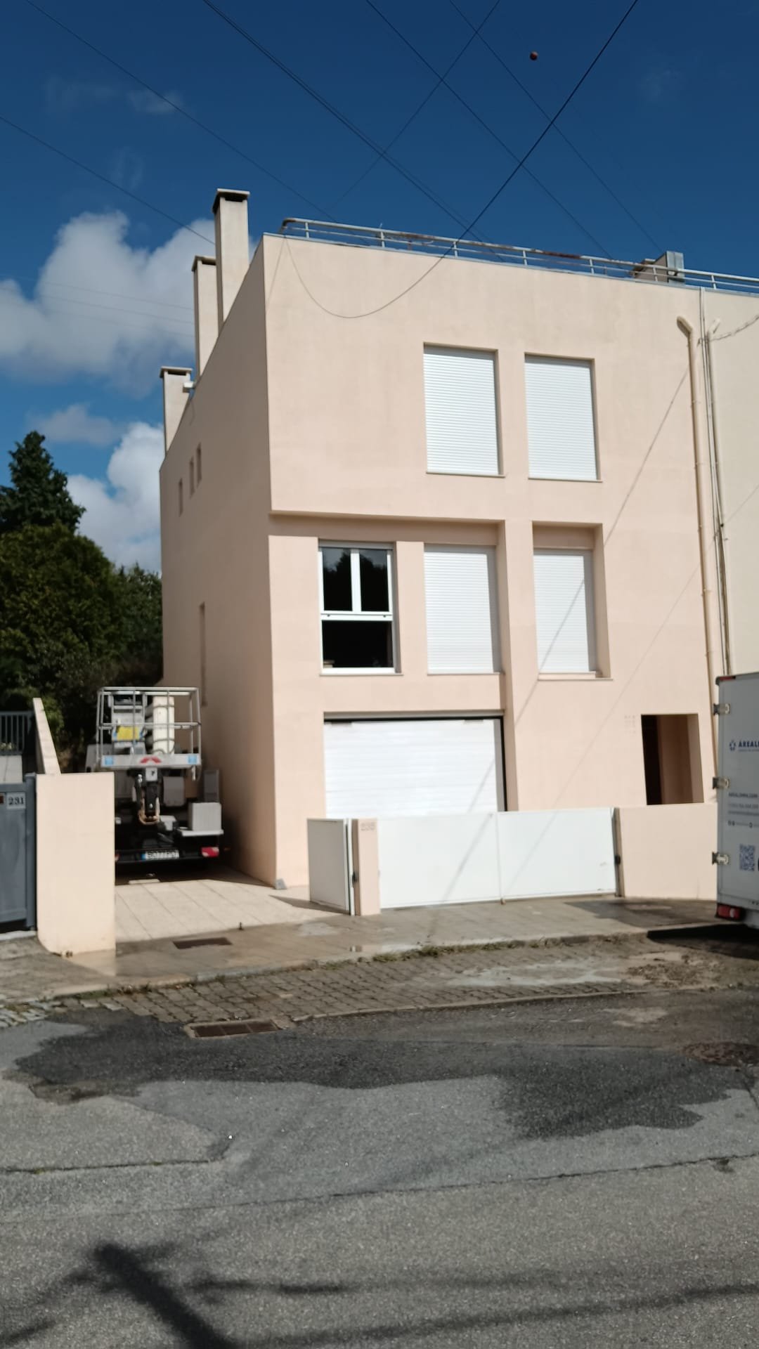 Fachada em capoto da moradia em Leça da Palmeira depois da lavagem com SoftWash