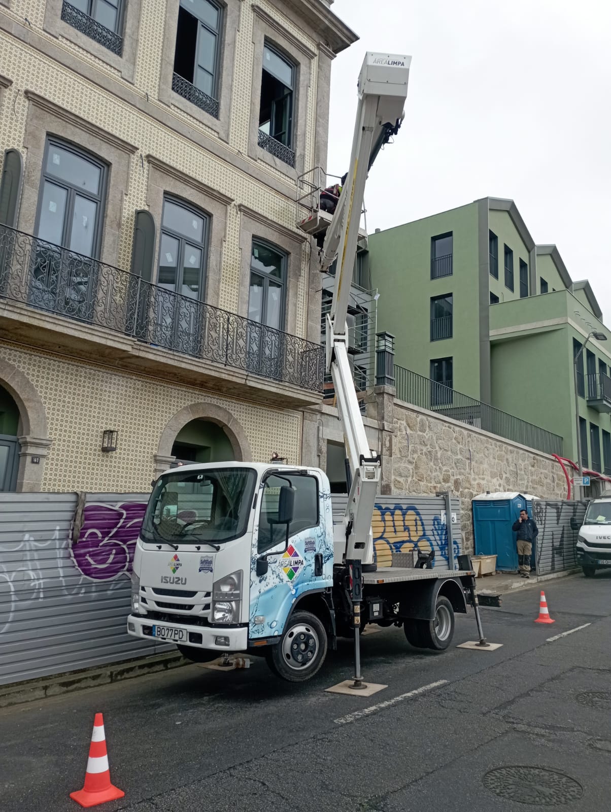 Aluguer de Equipamentos - Serviço profissional de limpeza de exteriores ÁREALIMPA em Portugal