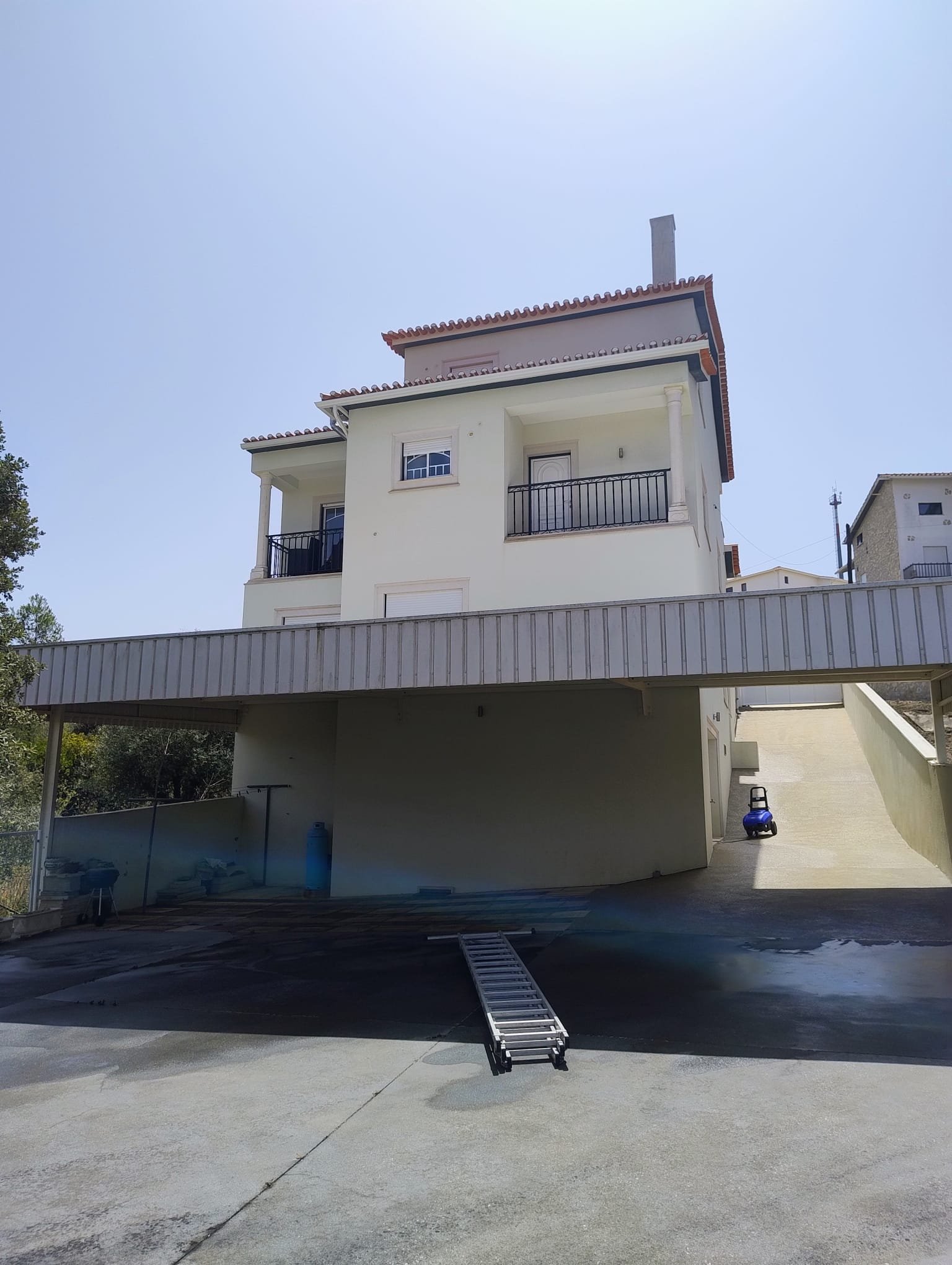 Moradia em Fátima com fachada limpa depois da lavagem com SoftWash