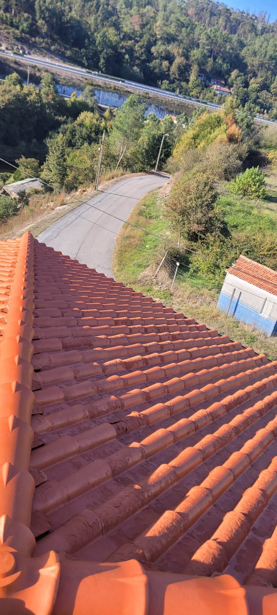 Água do telhado em Fafe limpa, com vista para o vale
